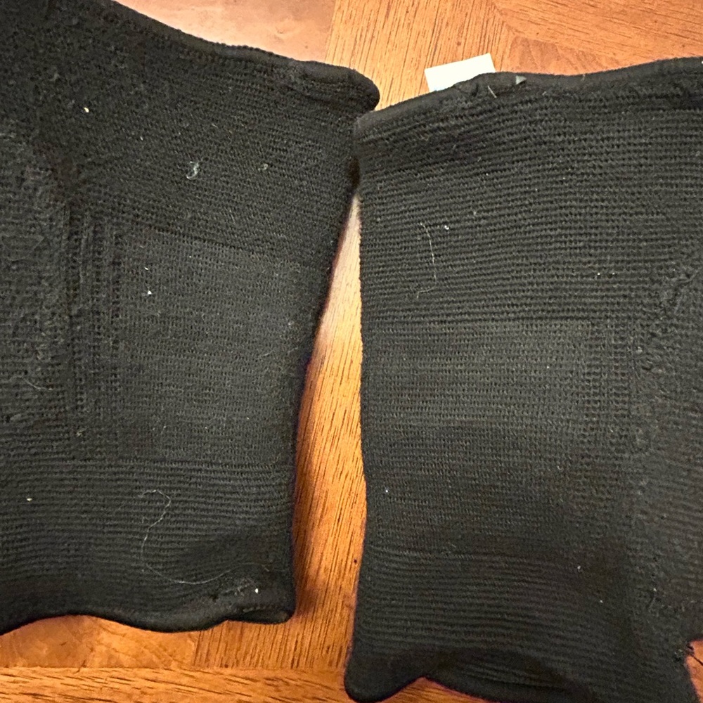 Mizuno Black Volleyball Knee Pads - Picture 7 of 10